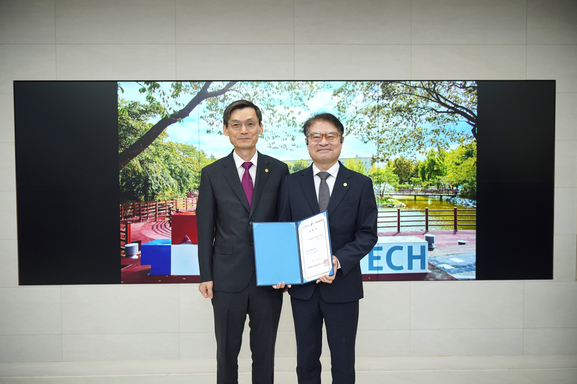 Dr. Kang Seung Jun Appointed as Vice President for External Affairs and International Affairs at Seoul Tech 썸내일 이미지